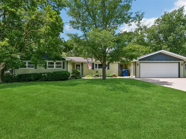 1351 Broadway St, Pella, IA 50219