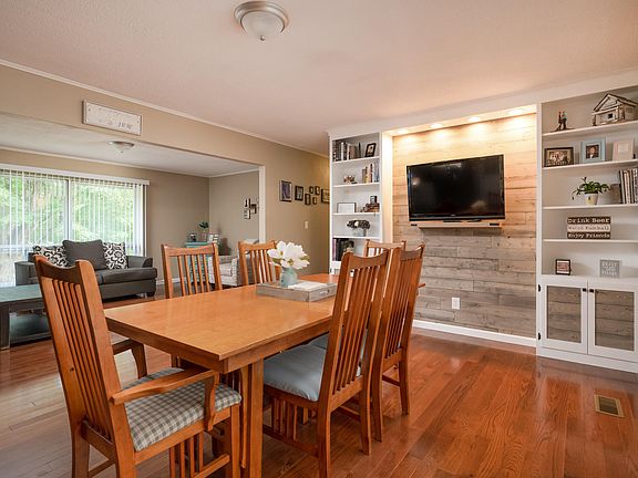 4th image of 3010 Clearwater Dr NE #32