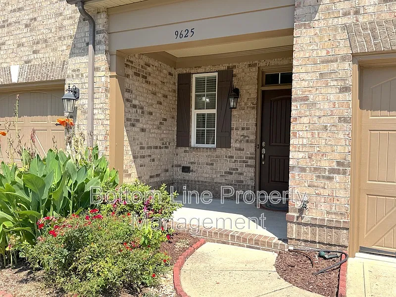 3 bed, 2.5 bath, 1620 sqft, $2,195 — Photo 2