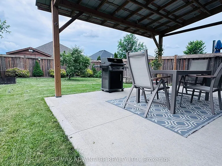 377 Beech St — Photo 29