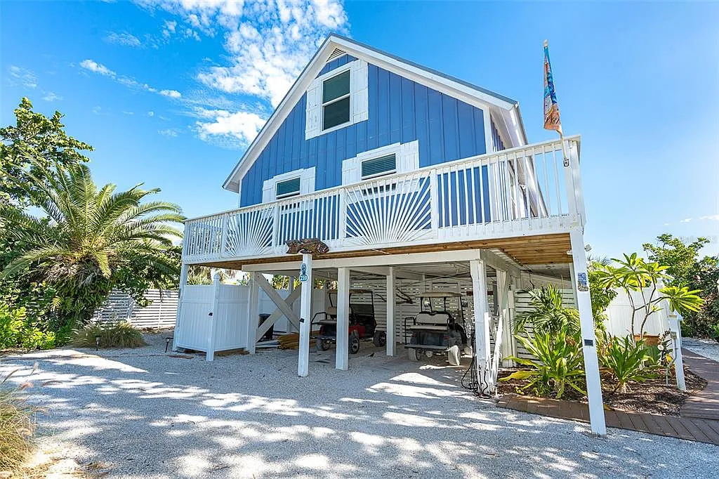 3 bed, 1.5 bath, 1296 sqft, $9,858 — Photo 2