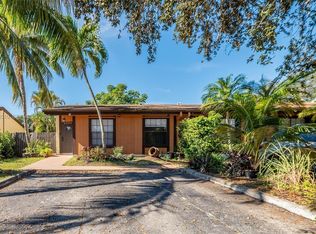 2350 Pecan Ct, Pembroke Pines, FL 33026