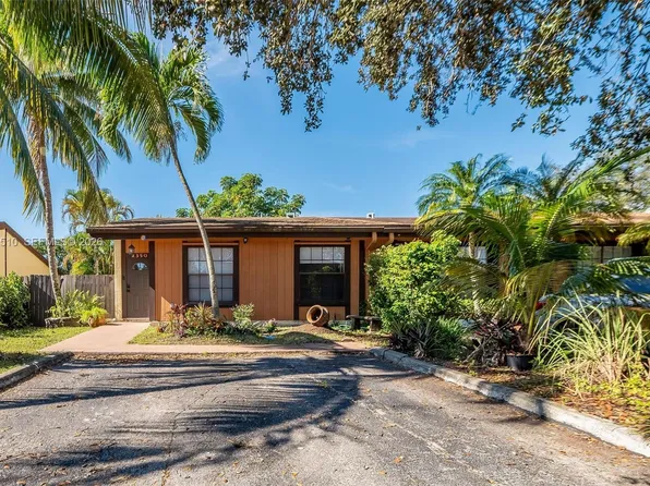 2350 Pecan Ct, Pembroke Pines, FL 33026