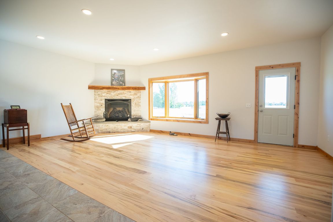 5400 Falconer Dr, Bismarck, ND 58504 MLS 4014032 Zillow