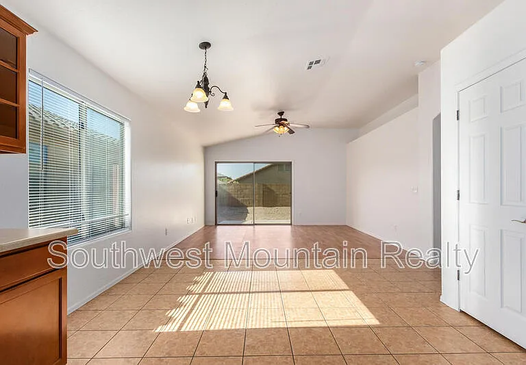 1140 W Oak Tree Ln — Photo 16