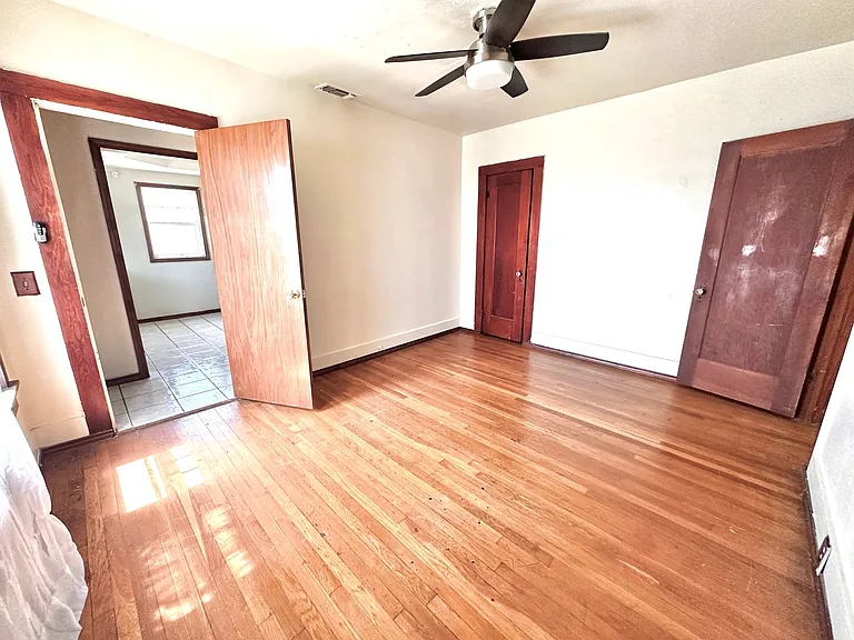 515 W Main St — Photo 15
