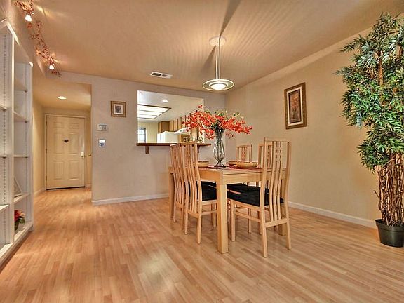 3rd image of 1580 Shanghai Cir