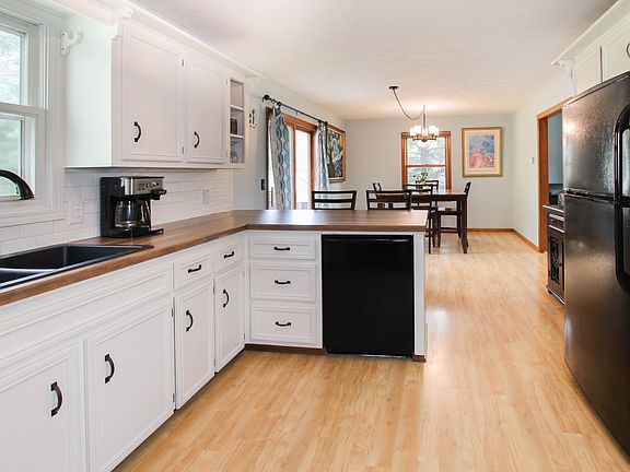 3rd image of 4314 Heritage Dr
