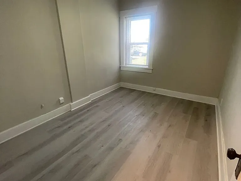 48-52 N Collier St — Photo 13