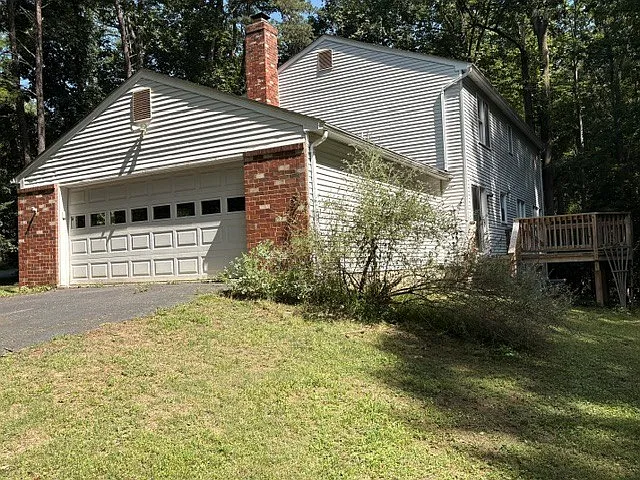 5 bed, 2.5 bath, 2484 sqft, $4,300 — Photo 2