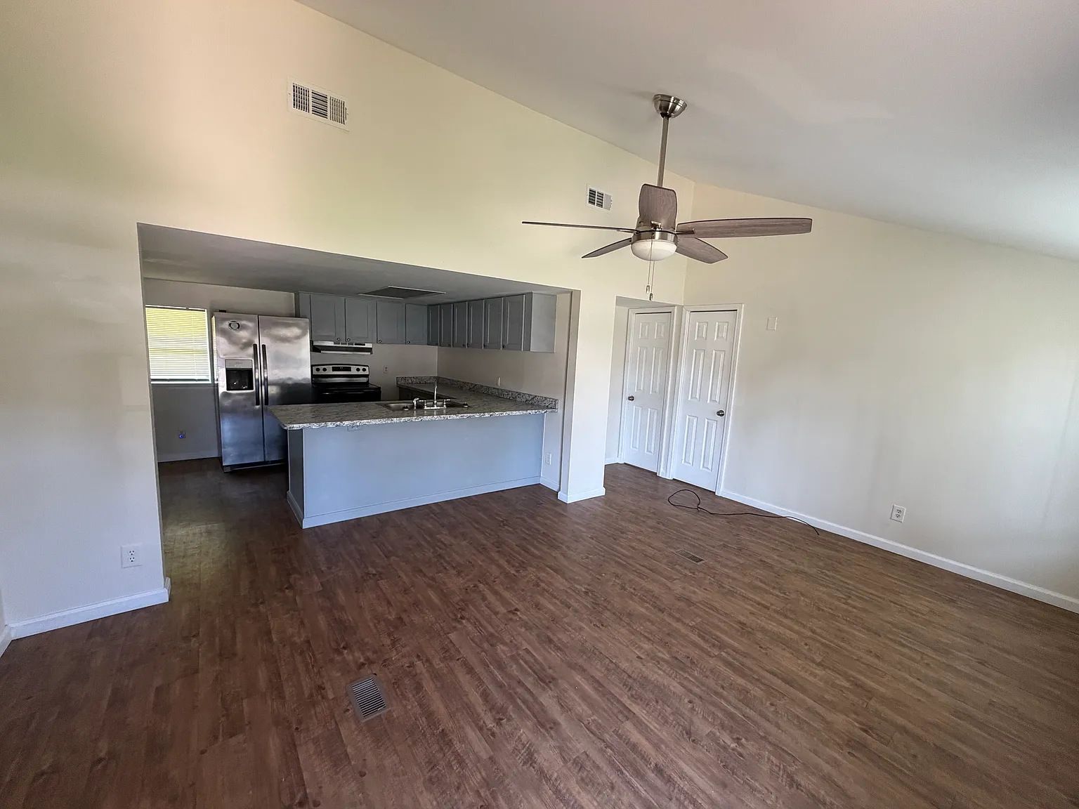 3 bed, 960 sqft, $1,500 — Photo 3