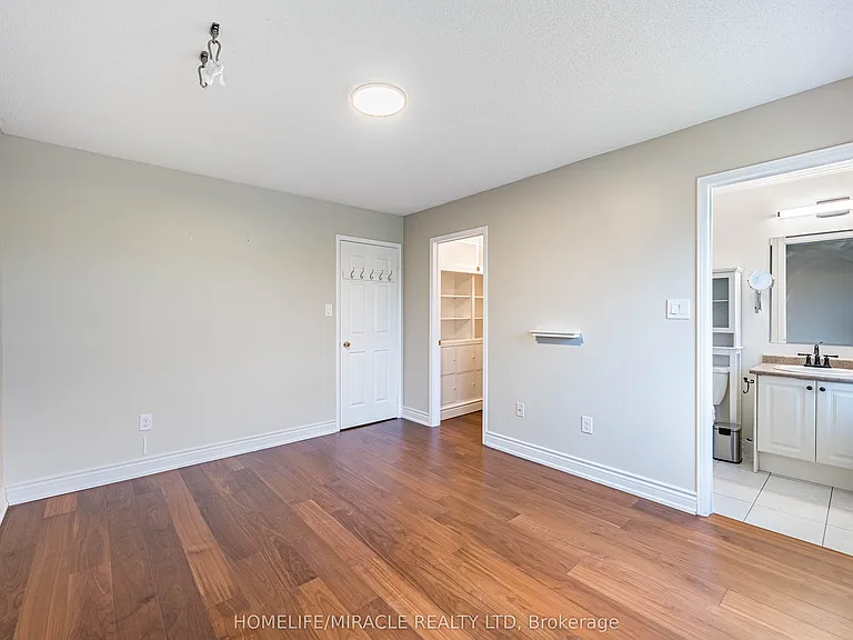 419 Rossland Rd E — Photo 27