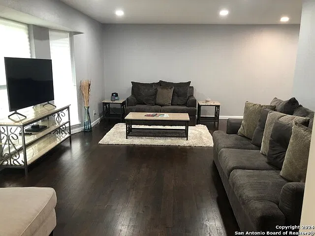 3 bed, 2.0 bath, 1794 sqft, $2,500 — Photo 3