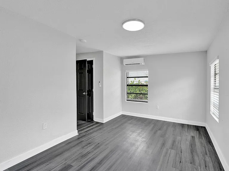234 NE 14th Ave #1 — Photo 21