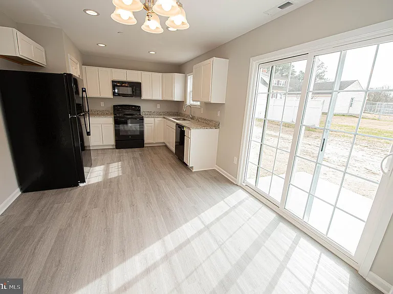 241 Morgans Ct — Photo 26