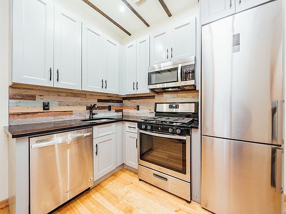 4th image of 212 Starr St #2C