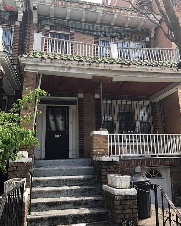 2nd image of 939 55th St