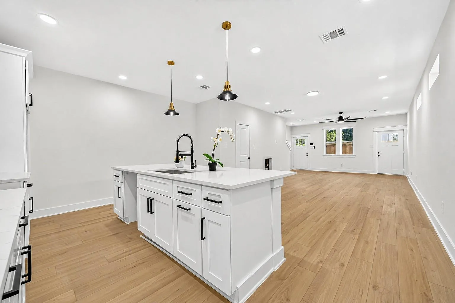 3 bed, 2.5 bath, $1,595 — Photo 4