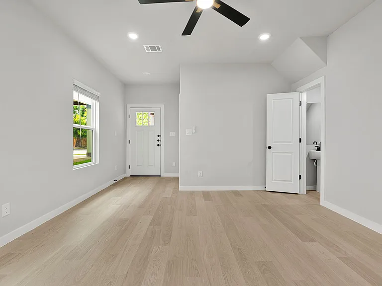 521 Dakota St — Photo 21