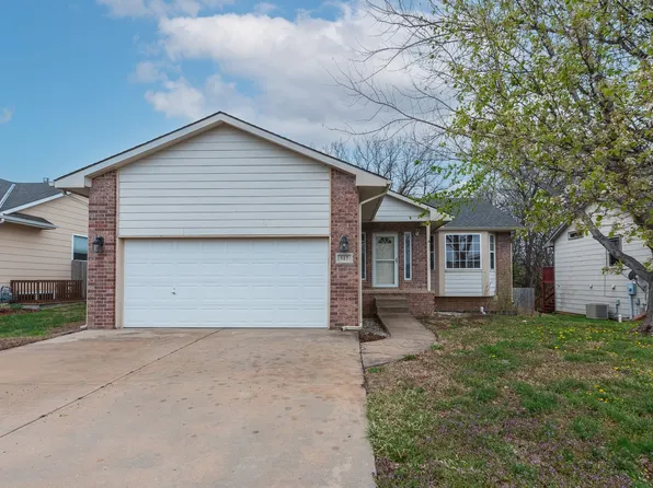 517 E Minneha Ave, Andover, KS 67002