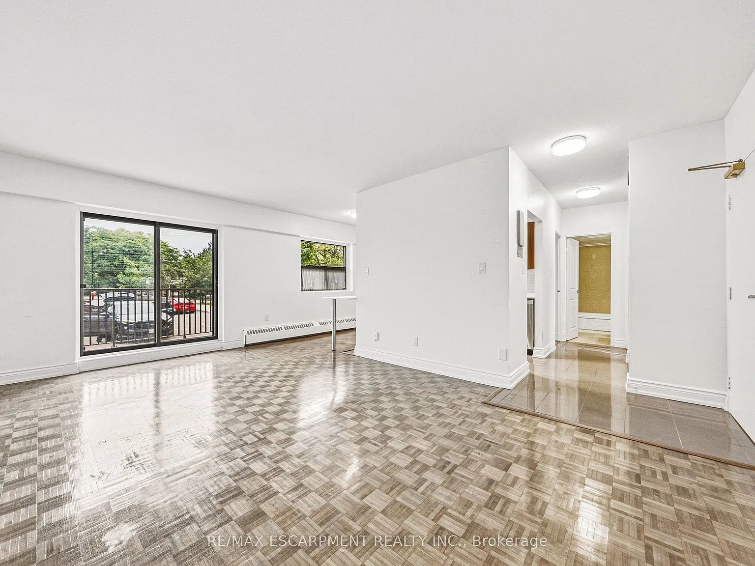 1 bed, $2,096 — Photo 4