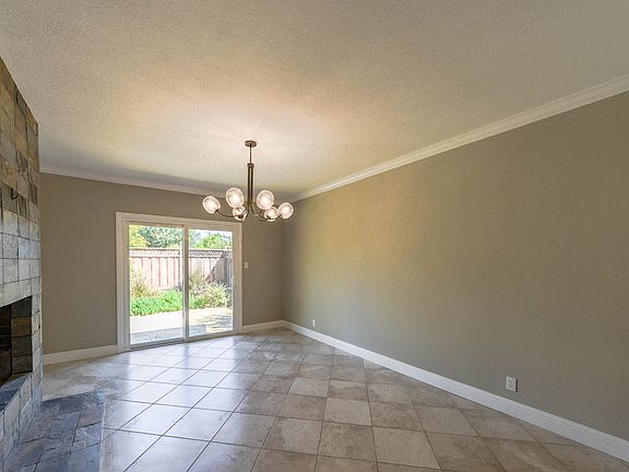 5th image of 2642 Hill Park Dr