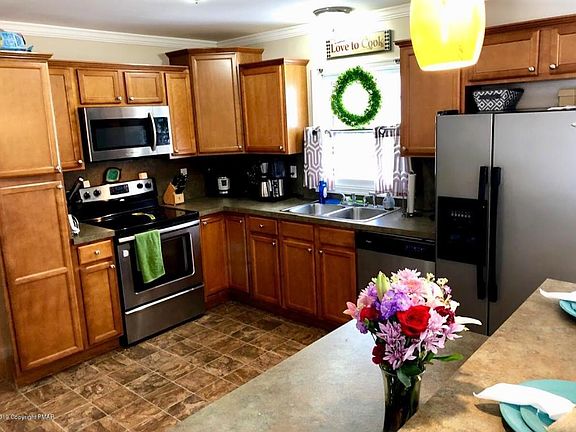 Kitchen w/ stainless steel