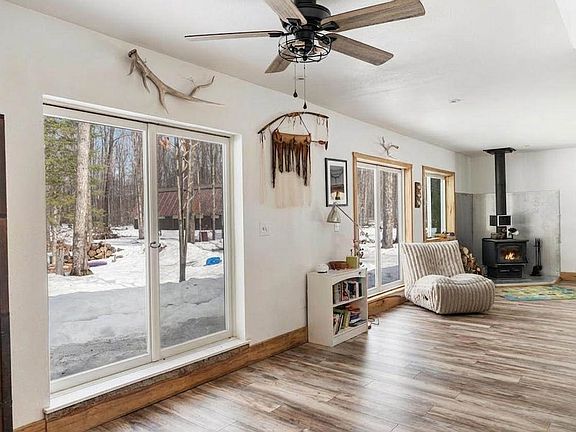 4th image of 1152 Old School Rd