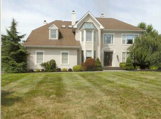 1 Wood Turtle Ct, Franklin Park, NJ 08823