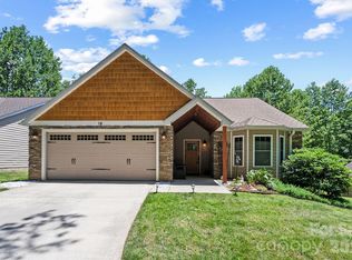 16 Jennlynn Dr, Arden, NC 28704