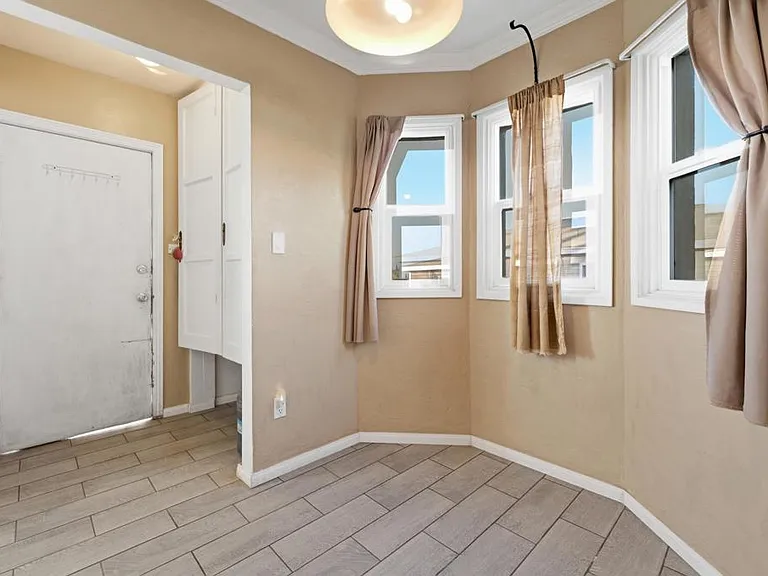 7620 Saranac Ave — Photo 11