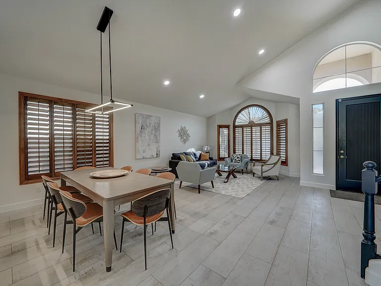 820 E Mountain Sage Dr — Photo 10