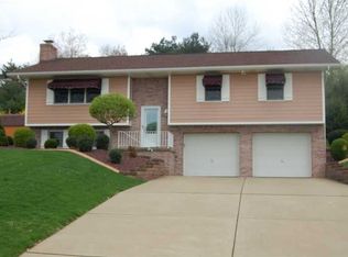1055 New London Dr, Greensburg, PA 15601