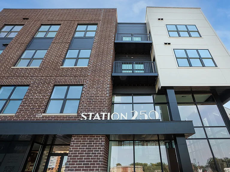 Station 250 — Photo 59