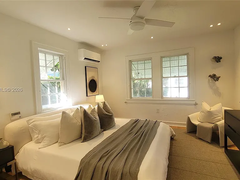 1305 Alhambra Cir — Photo 40