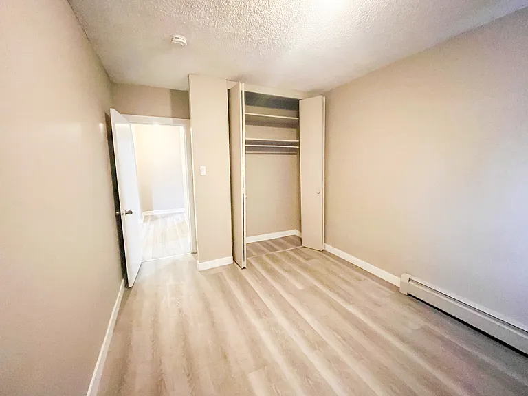 1424 Victoria Ave — Photo 6