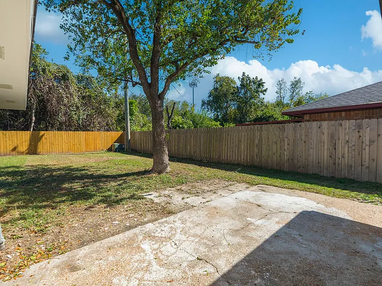 10126 Pine Moss Dr — Photo 37