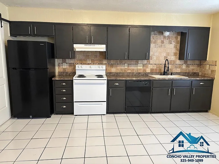 1012 Glenna St — Photo 4