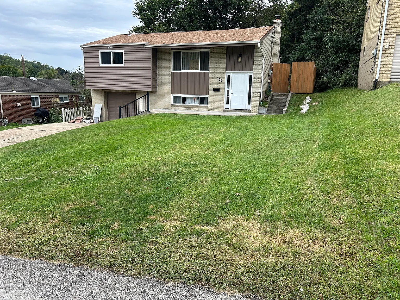 3 bed, 958 sqft, $2,000 — Photo 1