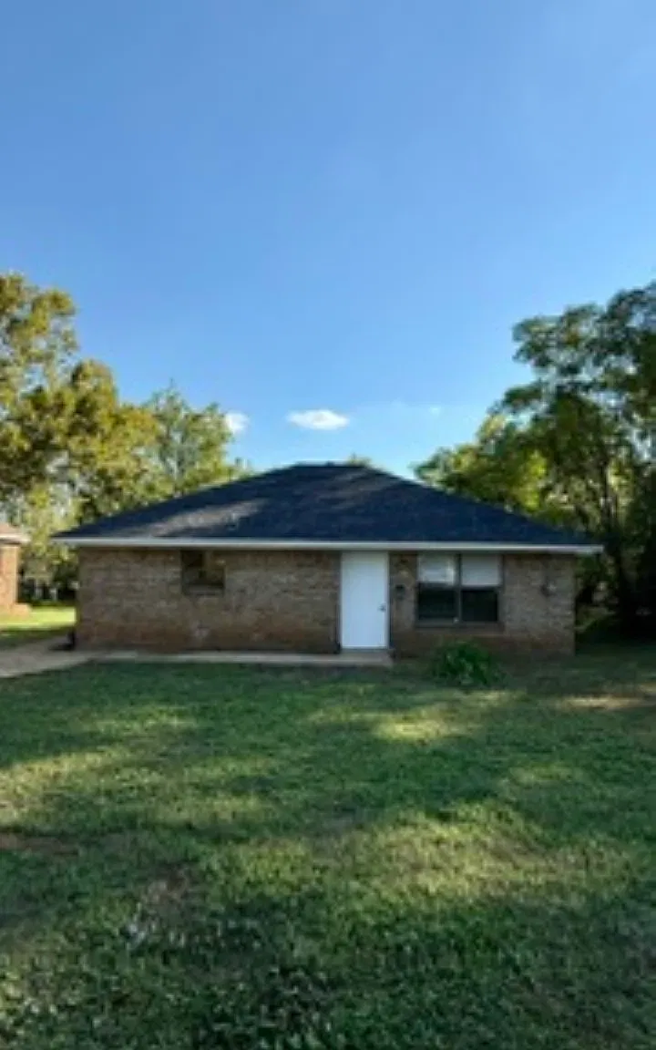 3 bed, 1150 sqft, $1,000 — Photo 1