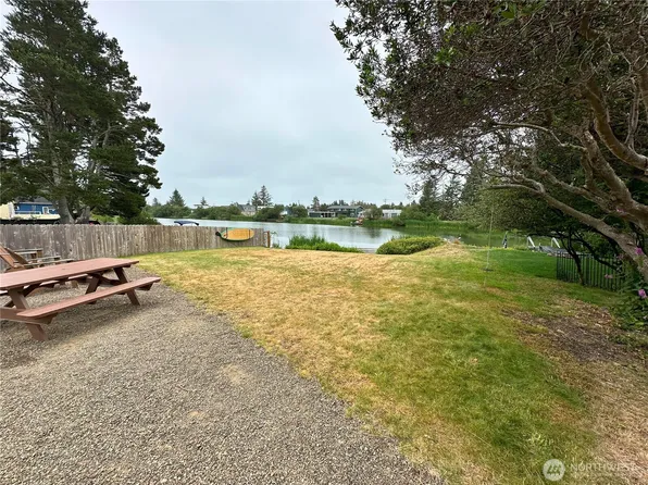 879 SE Albion Avenue, Ocean Shores, WA 98569