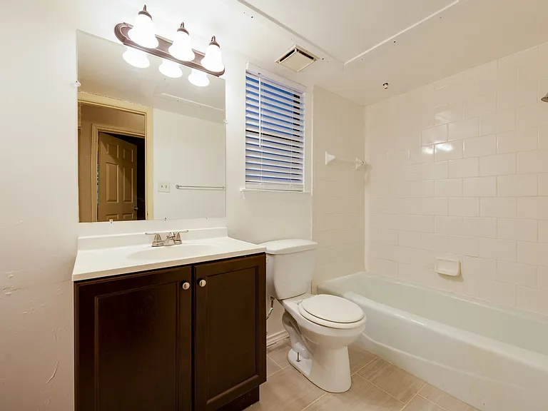 706 W 22nd St #202 — Photo 18