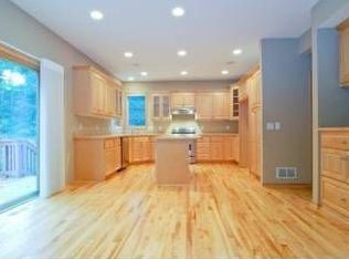 605 Knollwood Dr, Hudson, WI 54016