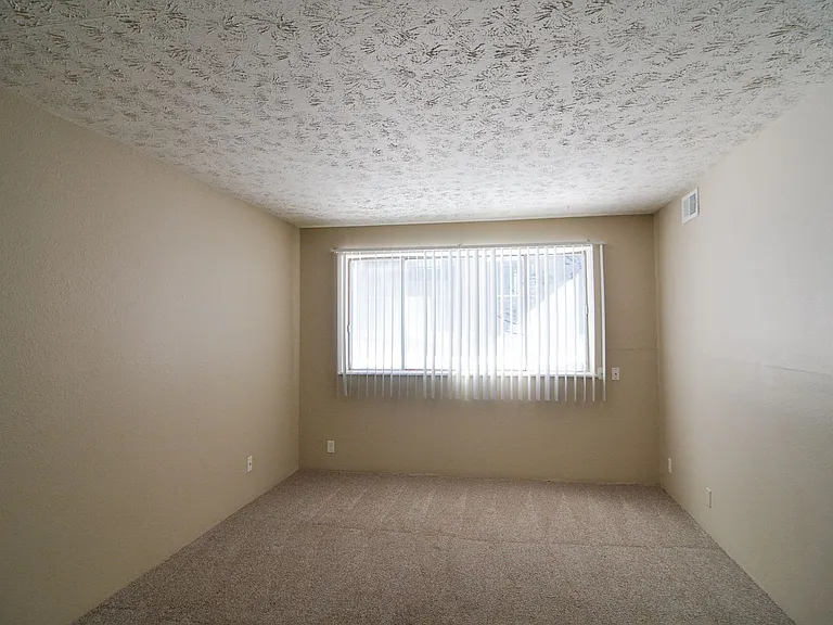 Cottonwood Apartments — Photo 22