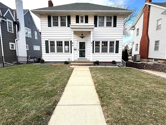 2nd image of 3215 Pierce St