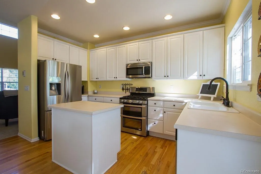 5 bed, 2620 sqft, $3,395 — Photo 4