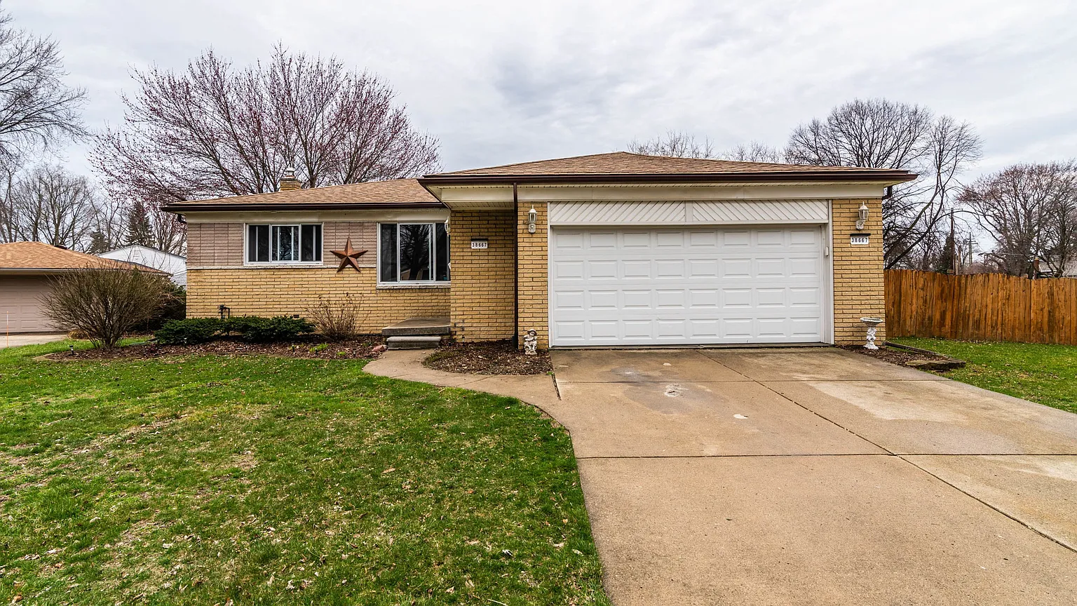 38667 Mason St photo 1