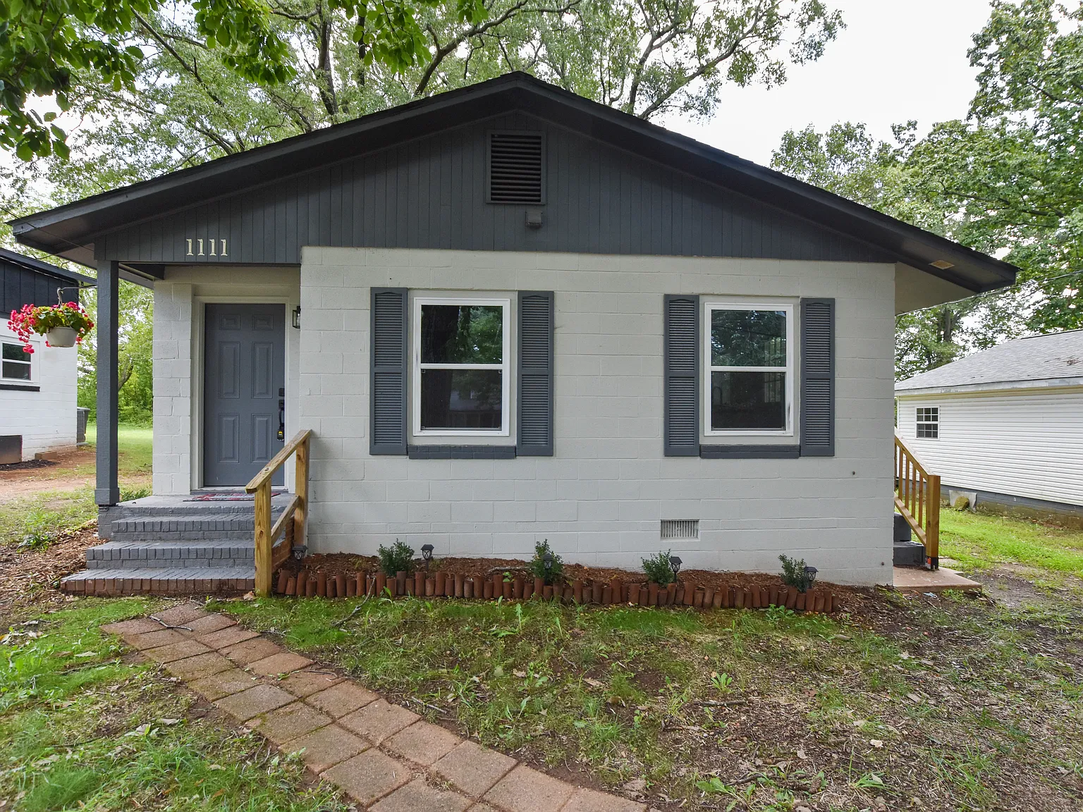 2 bed, 830 sqft, $1,200 — Photo 2