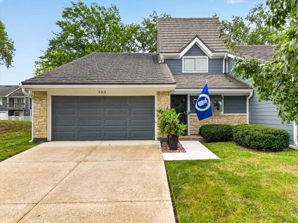 253 NE Edgewater Dr, Lees Summit, MO 64064