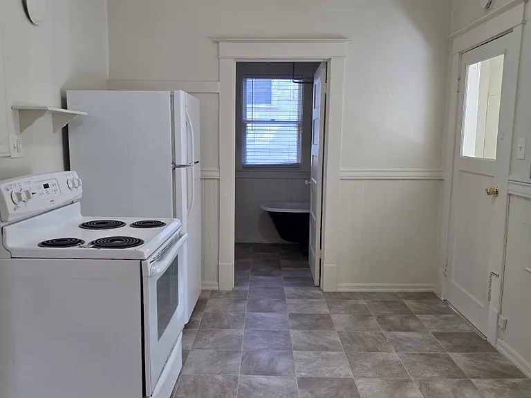 111 Junior St — Photo 9